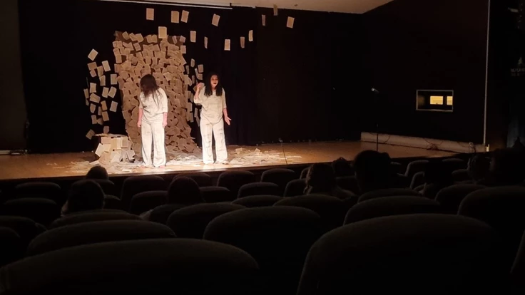 İzmir’de tiyatro şöleni yaşandı