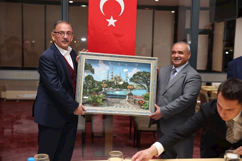 Başkan Şahin, Çevre, Şehircilik ve İklim Değişikliği Bakanı Mehmet Özhaseki ile Görüştü.