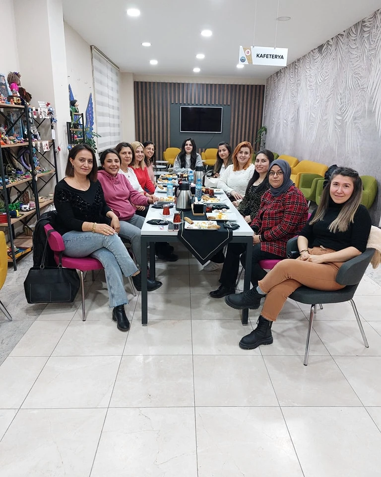 Emirdağ Kadın Kültür Evi’nde Mithatpaşa Ortaokulu Öğretmenleri Ağırlandı