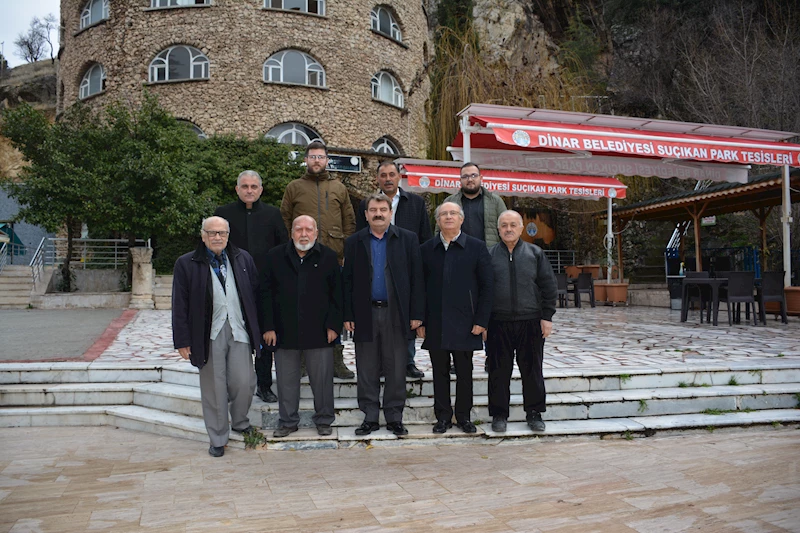 Dinar Belediye Başkanımız Nihat Sarı 10 Ocak Çalışan Gazeteciler günü münasebetiyle ilçemiz basın mensuplarıyla kahvaltı programında bir araya geldi.
