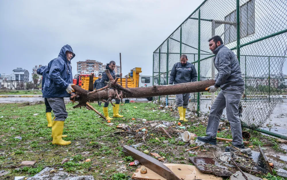 Kepez Belediyesi, sel felaketinin izlerini siliyor 