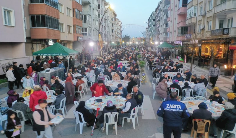 Keşan Belediyesi’nin mahalle iftarları sona erdi