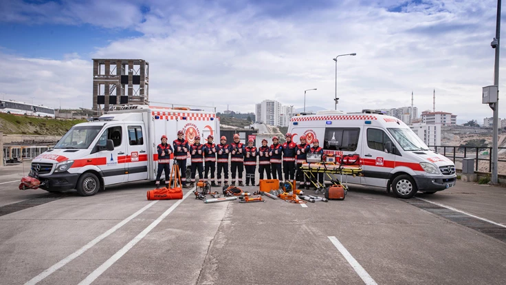 İzmir İtfaiyesinin özel donanımlı paramedikleri Türkiye’ye örnek oluyor