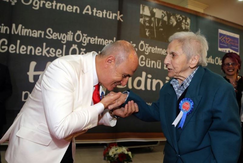 “Toplumlar Öğretmenlerin Sayesinde Aydınlanabilir”