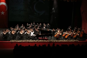 SENFONİ ORKESTRASINDAN ETKİLEYİCİ KONSER