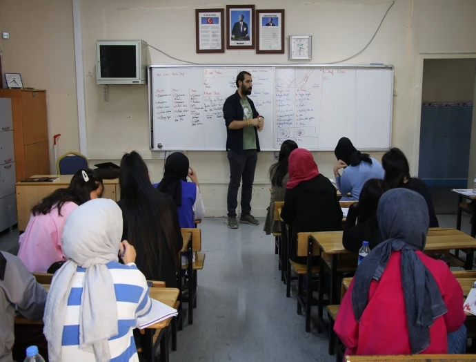 HAYALLERİNE HAZIRLANAN GENÇLERDEN BAŞKAN CANPOLAT’A TEŞEKKÜR