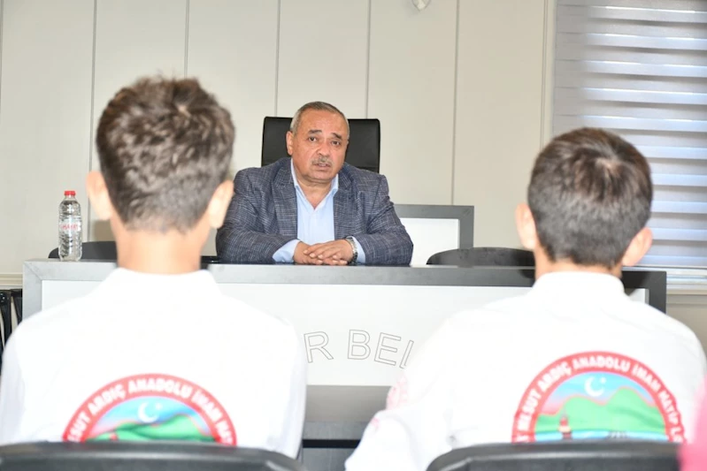 Başkan Şahin, Bitlis Şehit Mesut Ardıç Anadolu İmam Hatip Lisesi Öğrencilerini Ağırladı