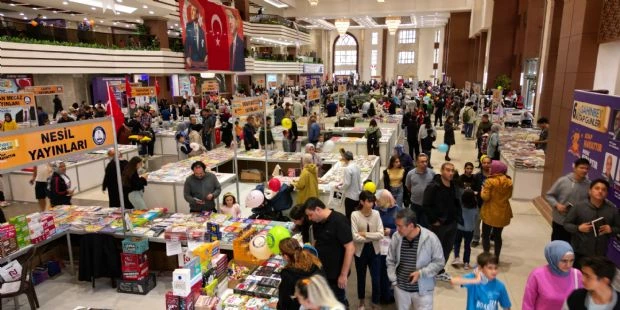 Belediyemizin Kitap Fuarını Yüz Bini Aşkın Kişi Ziyaret Etti