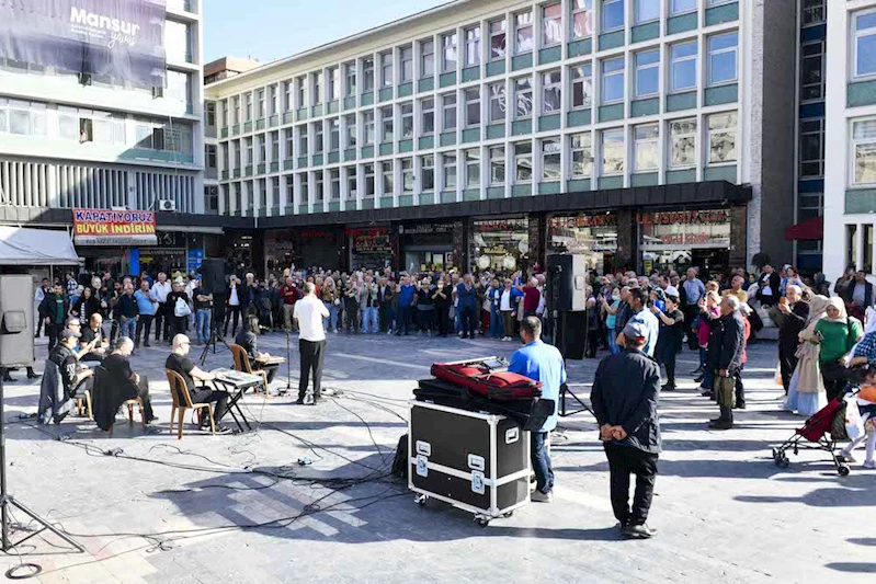 CUMHURİYETİN 100’ÜNCÜ YILI BAŞKENT SOKAKLARINDA KUTLANIYOR