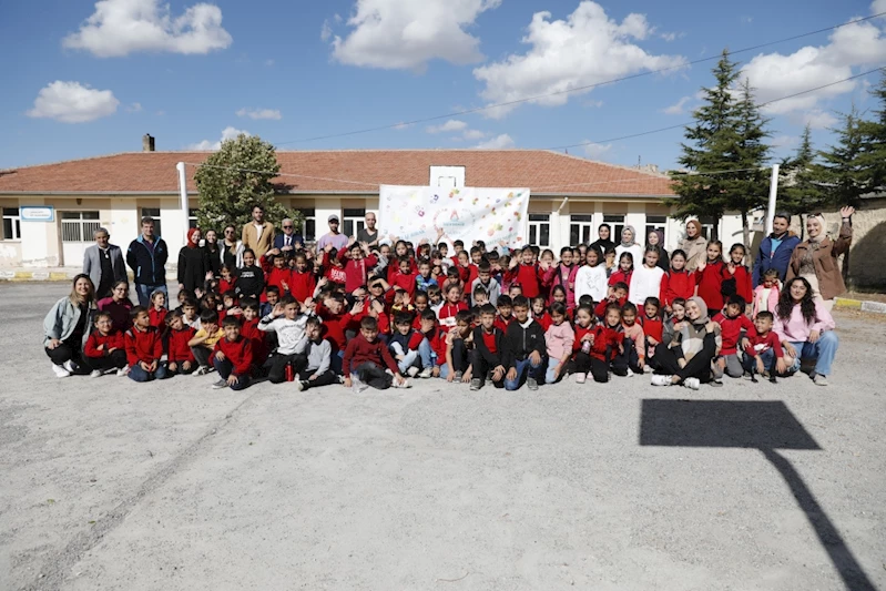 Gönüllüler Çocuklarla Birlikte Okullarda Cumhuriyetin 100. Yılını Kutladı