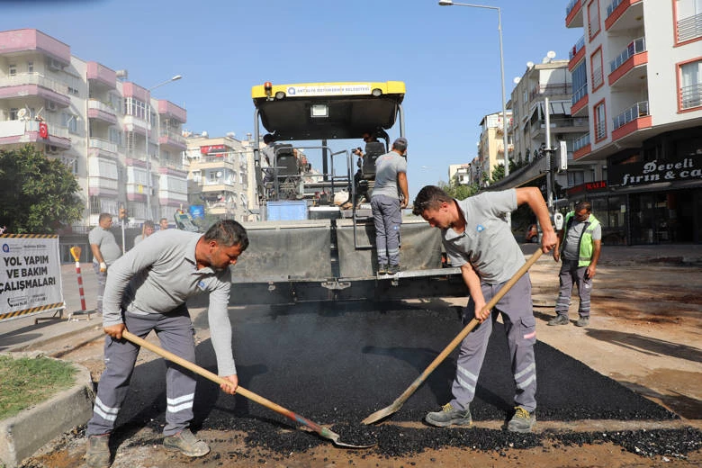 Büyükşehir yolları yenilemeye devam ediyor