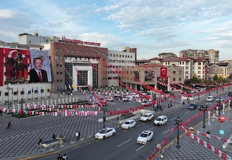 Keçiören bayraklarla donatıldı