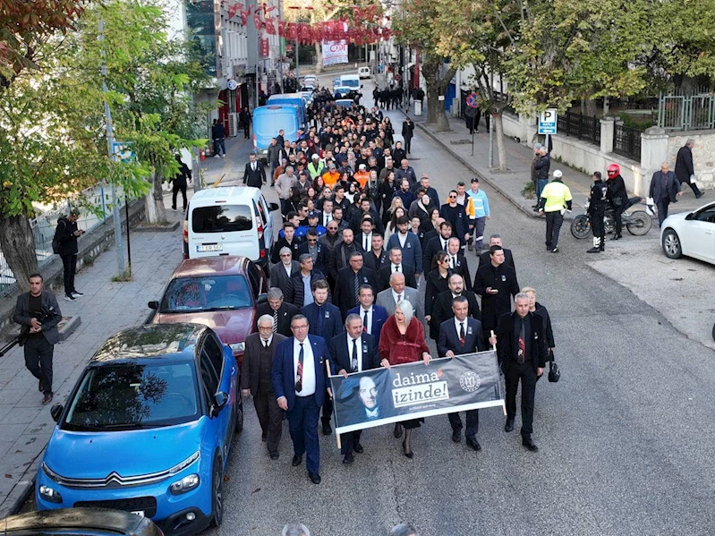 BAŞKAN SUBAŞI VE BELEDİYE ÇALIŞANLARI ATA’SINA YÜRÜDÜ