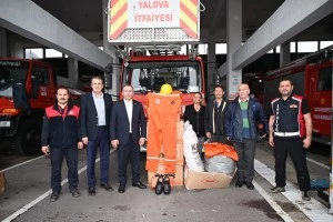 YALOVA BELEDİYESİ’NDEN AFET GÖNÜLLÜLERİNE MALZEME DESTEĞİ