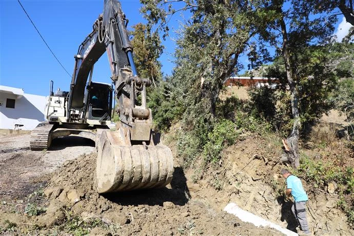 BAŞKÖY’DE 50 YILDIR AÇILMAYI BEKLEYEN YOL BAŞKAN YÜCEL’İN TALİMATI İLE AÇILIYOR