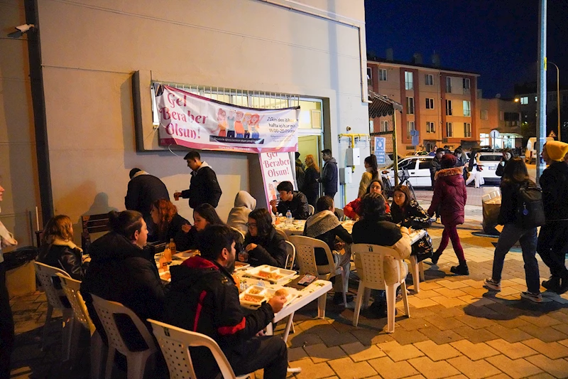 ÖĞRENCİLER YEMEK DESTEĞİNİ ÇOK SEVDİ