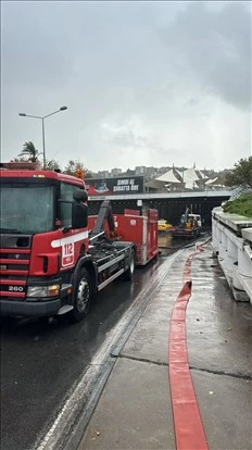 İzmir Büyükşehir Belediyesi ekipleri yağmur mesaisinde