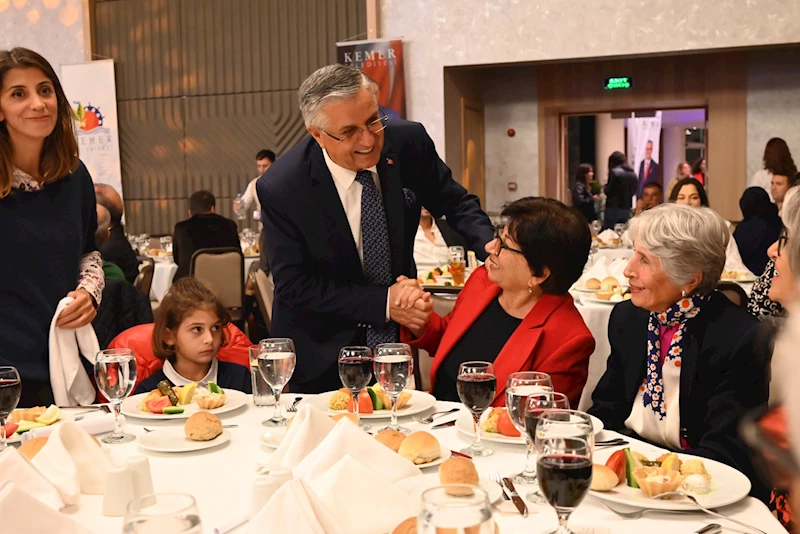 Başkan Topaloğlu öğretmenlerle yemekte bir araya geldi