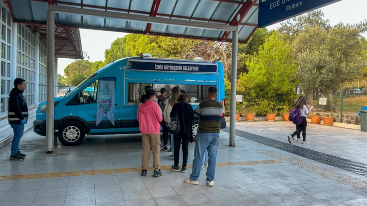 İzmir’de üniversite öğrencilerine “Günaydın Çorbası”