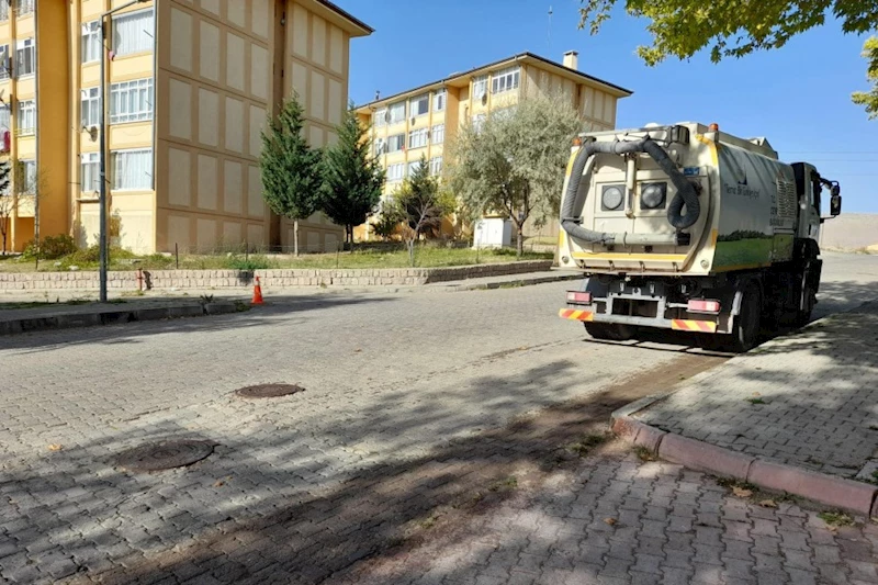 Gün boyu İncesu sokaklarında detaylı temizlik