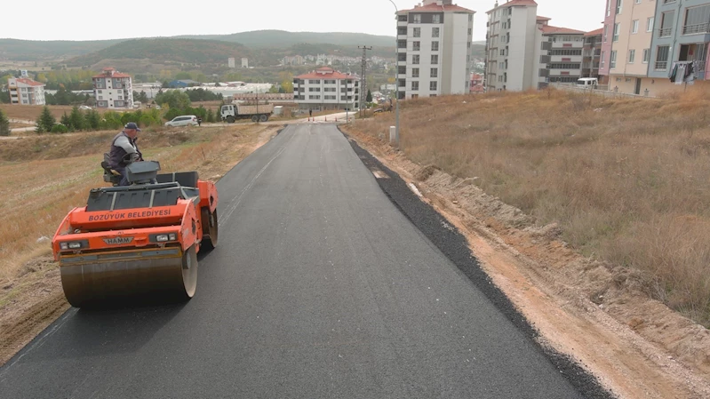 BOZÜYÜK’TE ASFALTLAMA ÇALIŞMALARI DEVAM EDİYOR