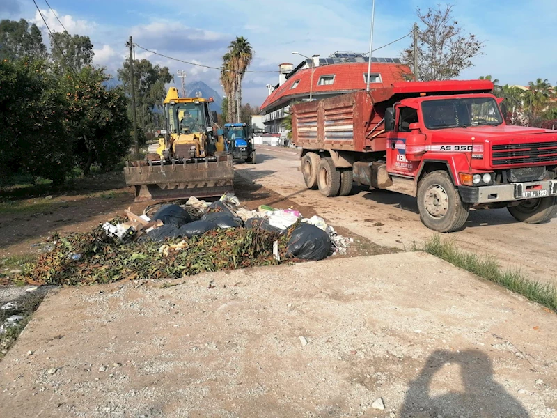 Kemer’de temizlik çalışmaları devam ediyor