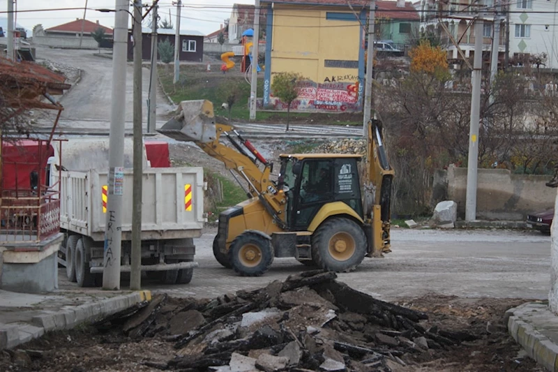 Doğalgaz ve Altyapısı Tamamlanan Menderes Mahallesi’nde Üstyapı Çalışmaları Başladı