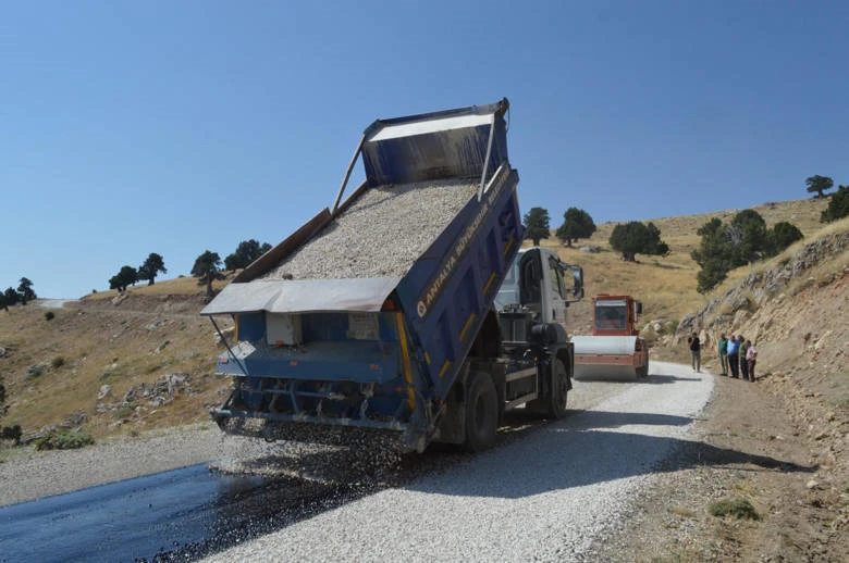 Kırsal yollara 596 milyon TL’lik yatırım