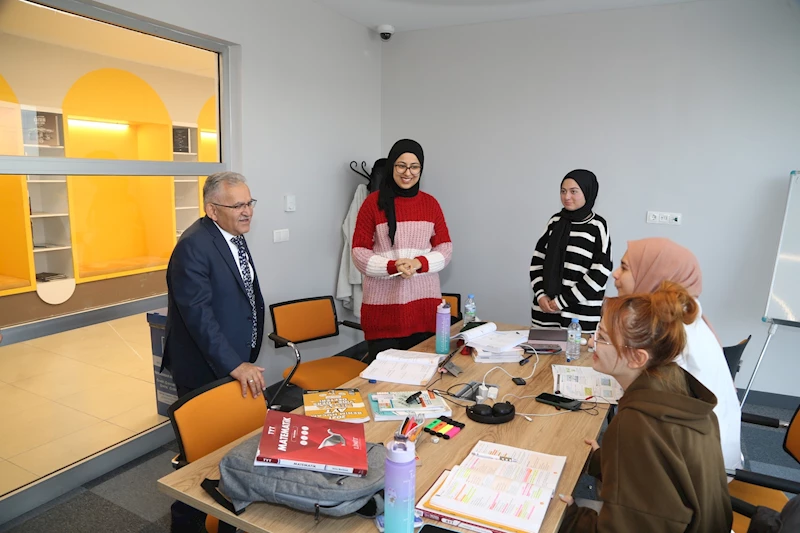 Genç Dostu Başkan, Tınaztepe Sosyal Tesisleri’nde Gençlerle Bir Araya Geldi