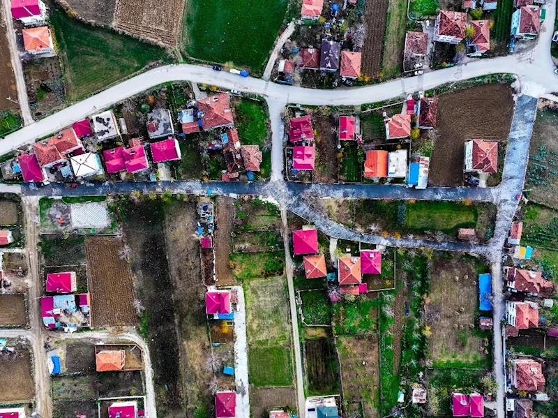 Kuruçay Mahallesinde 3000 Metrekarelik Parke Yol Çalışmalarını Tamamladı.