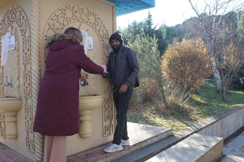 Kış soğuğunda vatandaşlar sıcak çorbayla ısınıyor