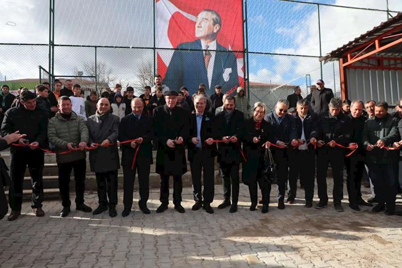 KAZIM KURT SEYİTGAZİ’NİN CEVİZLİ MAHALLESİ’NE HALI SAHA AÇTI