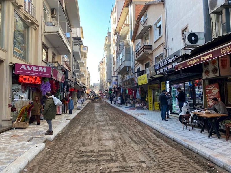 İZMİT BELEDİYESİ YÖNETİCİLERİ AKÇA CAMİİ CADDESİ ESNAFINI DİNLEDİ