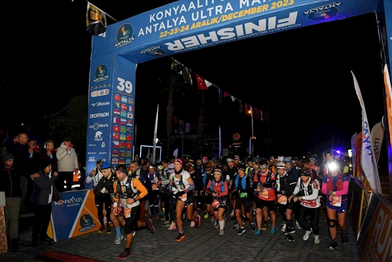 ‘Ultra Keyifli’ Maratonla Konyaaltı’nı keşfettiler