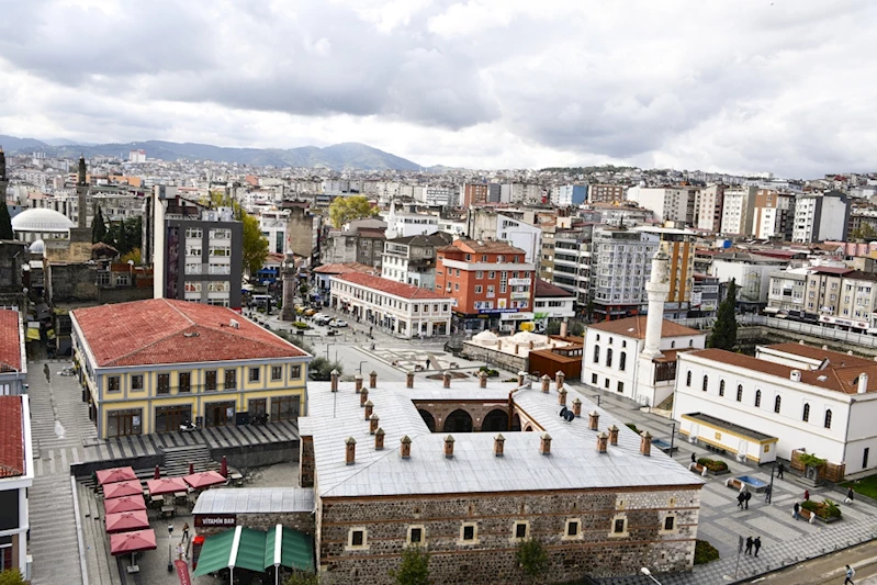 Saathane Meydanı kuşakları bir araya getiriyor