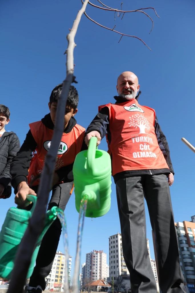 BAŞKAN ÇOLAKBAYRAKDAR, “SEVDAMIZ, DAHA YEŞİL KAYSERİ VE KOCASİNAN’DIR”