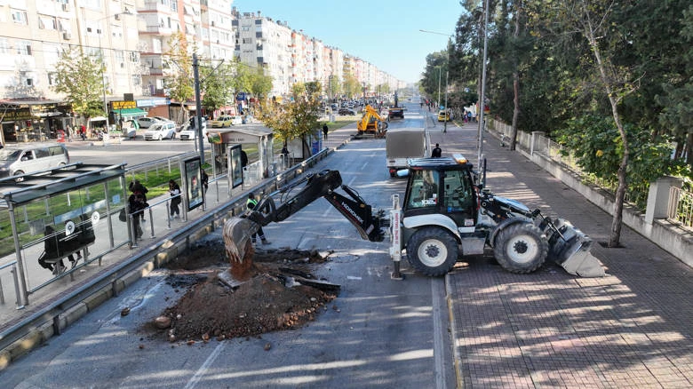 Büyükşehir Belediyesi Namık Kemal Bulvarı asfaltını yeniliyor