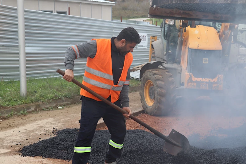 İZMİT BELEDİYESİ, ÇAYIRKÖY YOLLARINI KONFORLA BULUŞTURUYOR