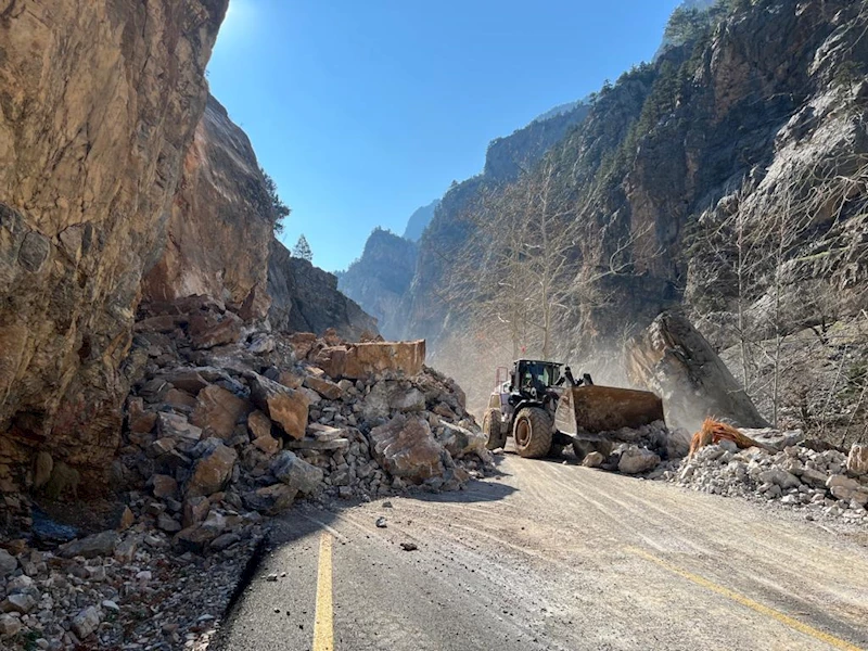 Kapuzbaşı Yolu’ndaki Heyelana Büyükşehir’den Anında Müdahale