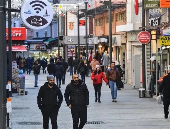 Kemeraltı’nda 17 noktada WİzmirNet dönemi