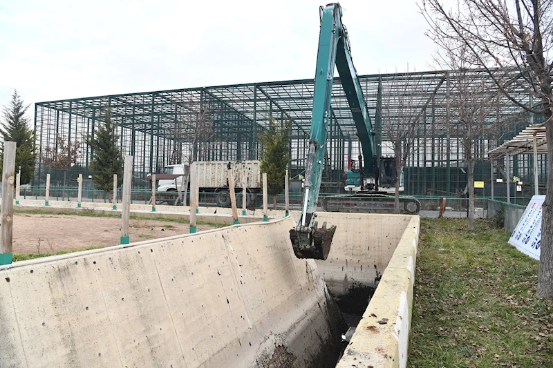 Büyükşehir, Hayvanat Bahçesinde Temizlik ve Tadilat Çalışmalarına Başladı