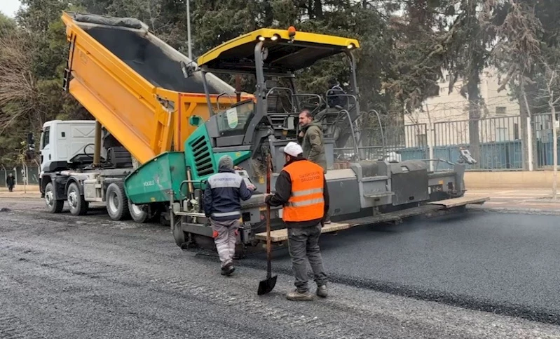 Büyükşehir’den Emniyet Caddesi’nde Sıcak Asfalt Çalışması