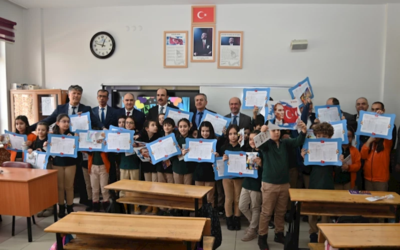 Konya protokolü çocukların heyecanına ortak oldu SELÇUKLU’DA KARNE HEYECANI