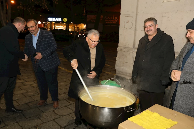 Başkan Büyükkılıç Sabahın İlk Işıklarında Hemşehrileriyle Buluştu