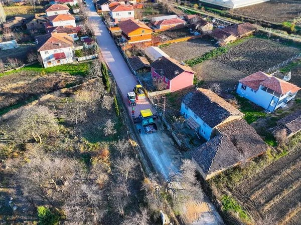 Erek ve Yeni Mahallemizi Birbirine Bağlayan 2 Kilometre Uzunluğundaki Selçuklu Caddemizin Asfalt Hazırlıklarına Başladık.