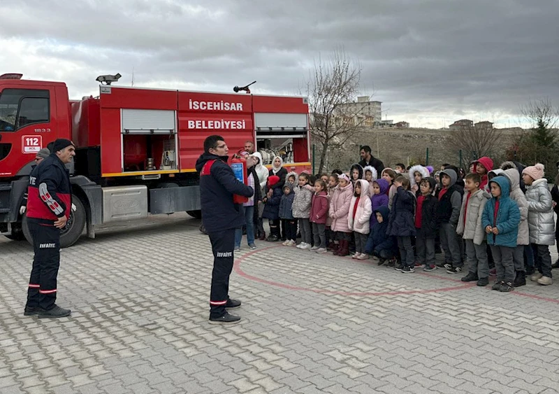 İscehisar İtfaiyesinden, Öğrencilere Yangına Müdahale Eğitimi