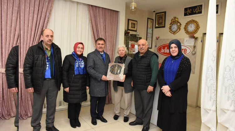 BAŞKAN ÇİMEN, CUMHURİYET CADDESİNDEKİ ESNAFLARI ZİYARET ETTİ