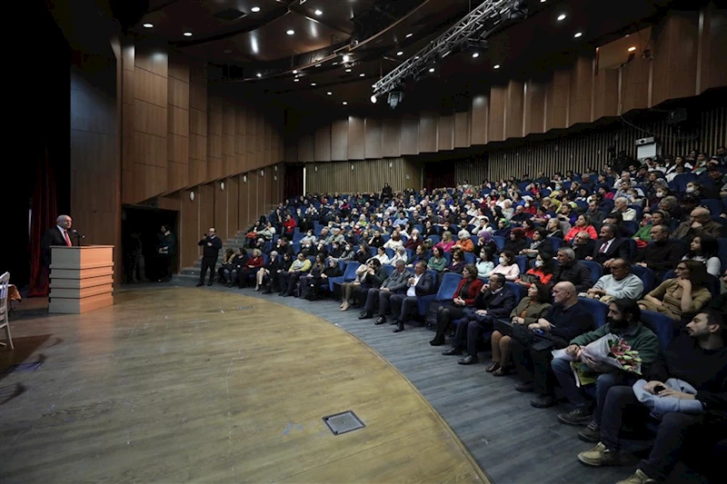 Yaşar, Genç Oyuncuların Mezuniyet Sevincine Ortak Oldu