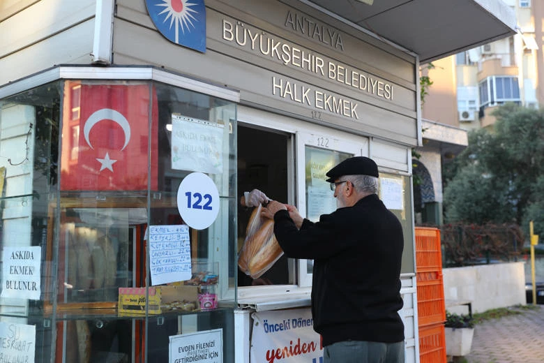 Antalyalılar ekmeği ucuza yiyor