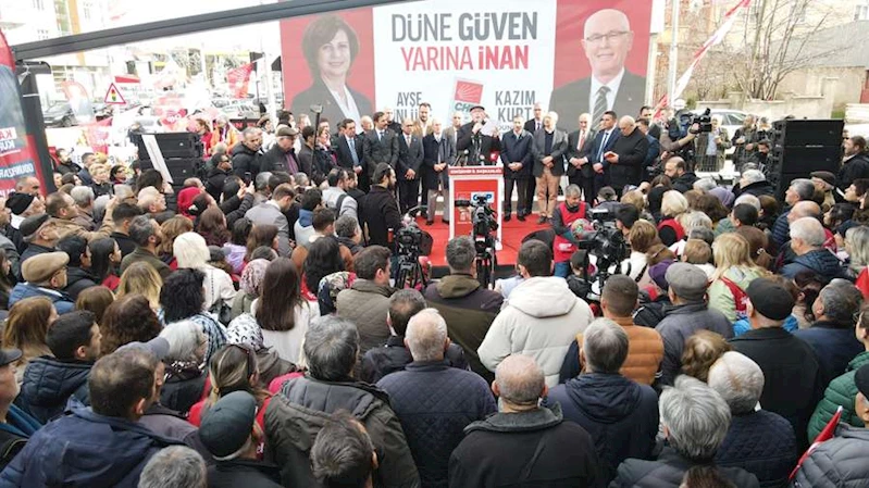 KAZIM KURT VE AYŞE ÜNLÜCE’DEN EMEK MAHALLESİ’NDE GÖVDE GÖSTERİSİ